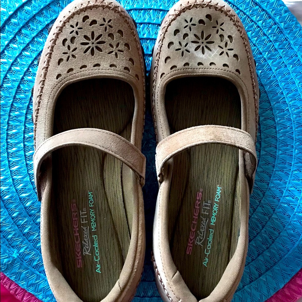 Sketchers  Walking Shoes size 10